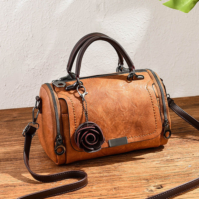 Borsa da donna con ornamento floreale