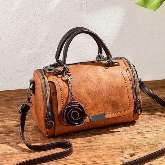 Borsa da donna con ornamento floreale