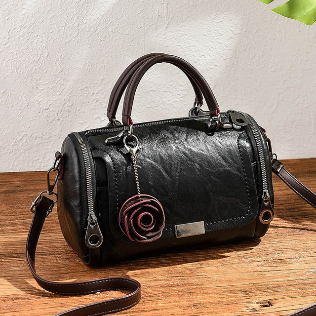 Borsa da donna con ornamento floreale
